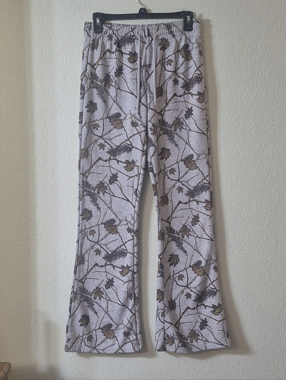 Women's Gray Wide-Leg Knit Lounge Pants with Brown Leaf Print